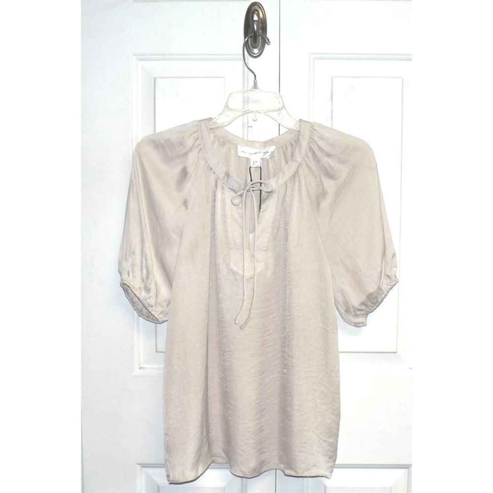 Chelsea & Theodore Women's Short Puff Sleeve‎ Split Tie Neck Top Champagne Small